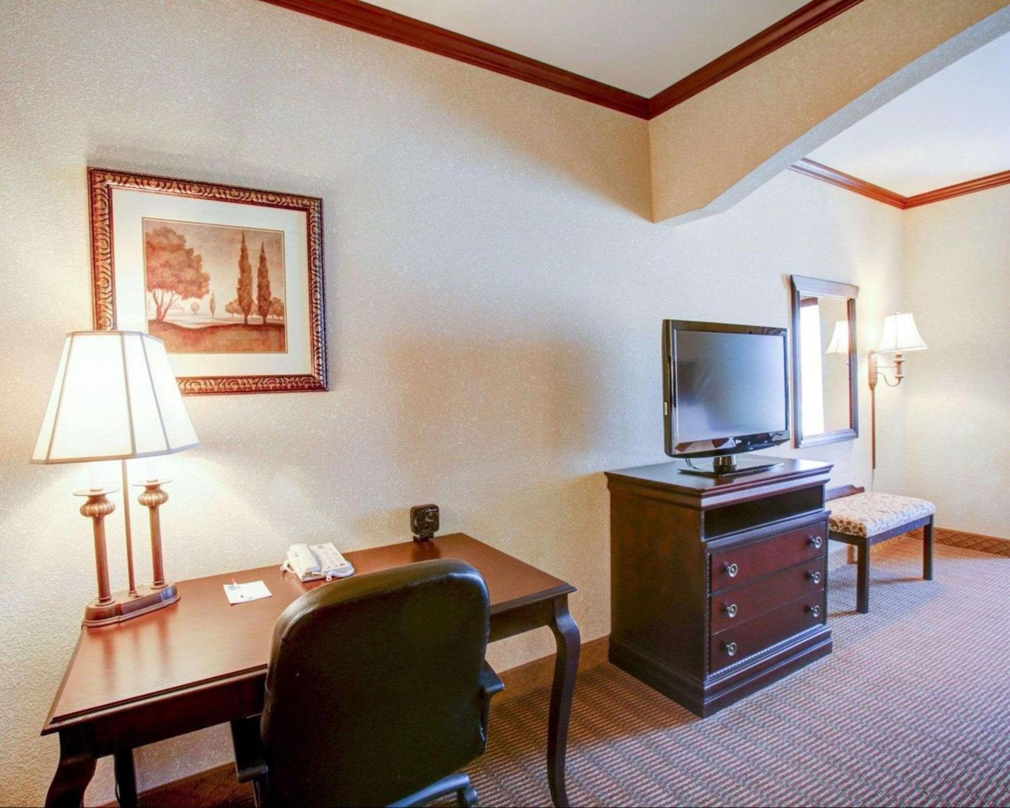 Comfort Suites University Drive College Station Bagian luar foto